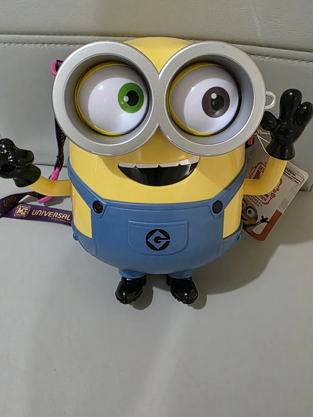 Universal Studios Bob Minion Popcorn Bucket Moving Eyes with Strap Despicable Me